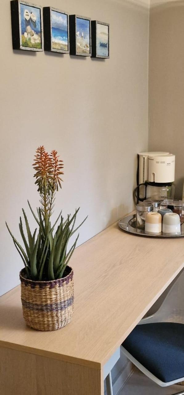 A Cozy Affordable Place At Voula Atenas Exterior foto